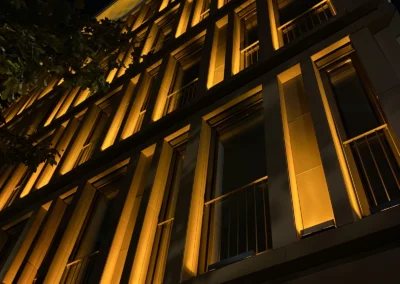 Lichtbak op bedrijfsgevel